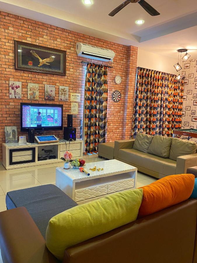 Teluk Batik 17Paradisehome Private Pool Karaoke Snooker Bbq 15Pax Lumut Exterior photo